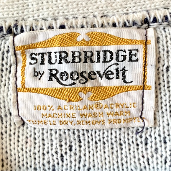 Vintage STURBRIDGE by ROOSEVELT Geometric Print Zippered Cardigan Sweate… - Picture 13 of 14